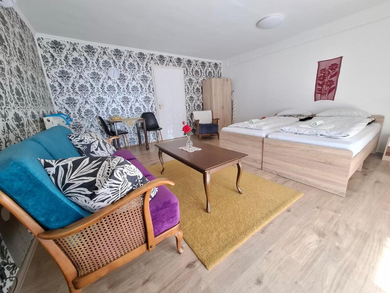 Appartement Napvirag - Koezel Mindenhez *