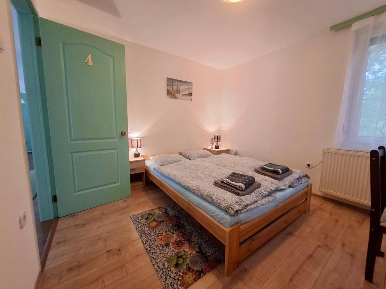 Appartement Napvirag - Koezel Mindenhez *
