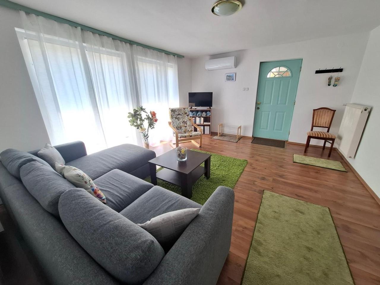 Napvirag - Koezel Mindenhez Appartement Balatonakarattya